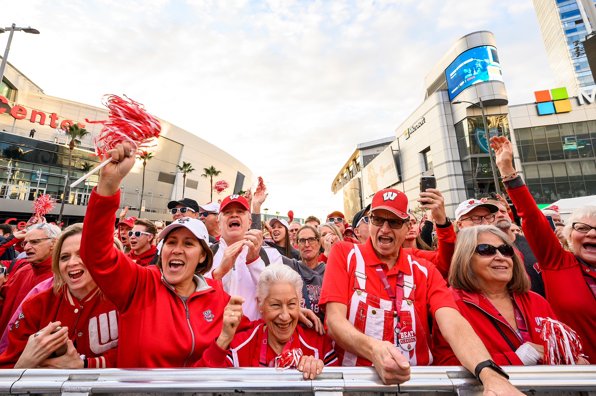 People cheering at the pep rally before the Rose Bowl